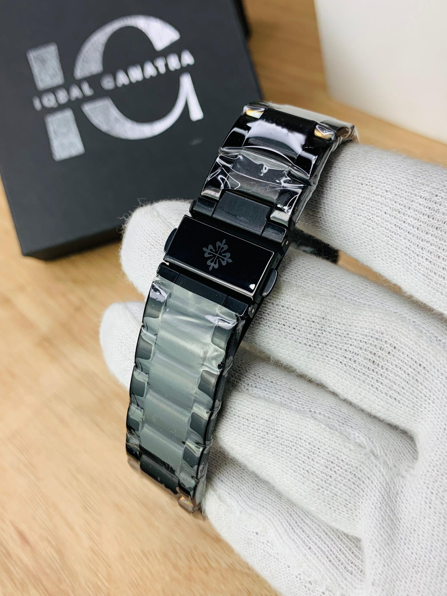 PP SQ Model (Black White)