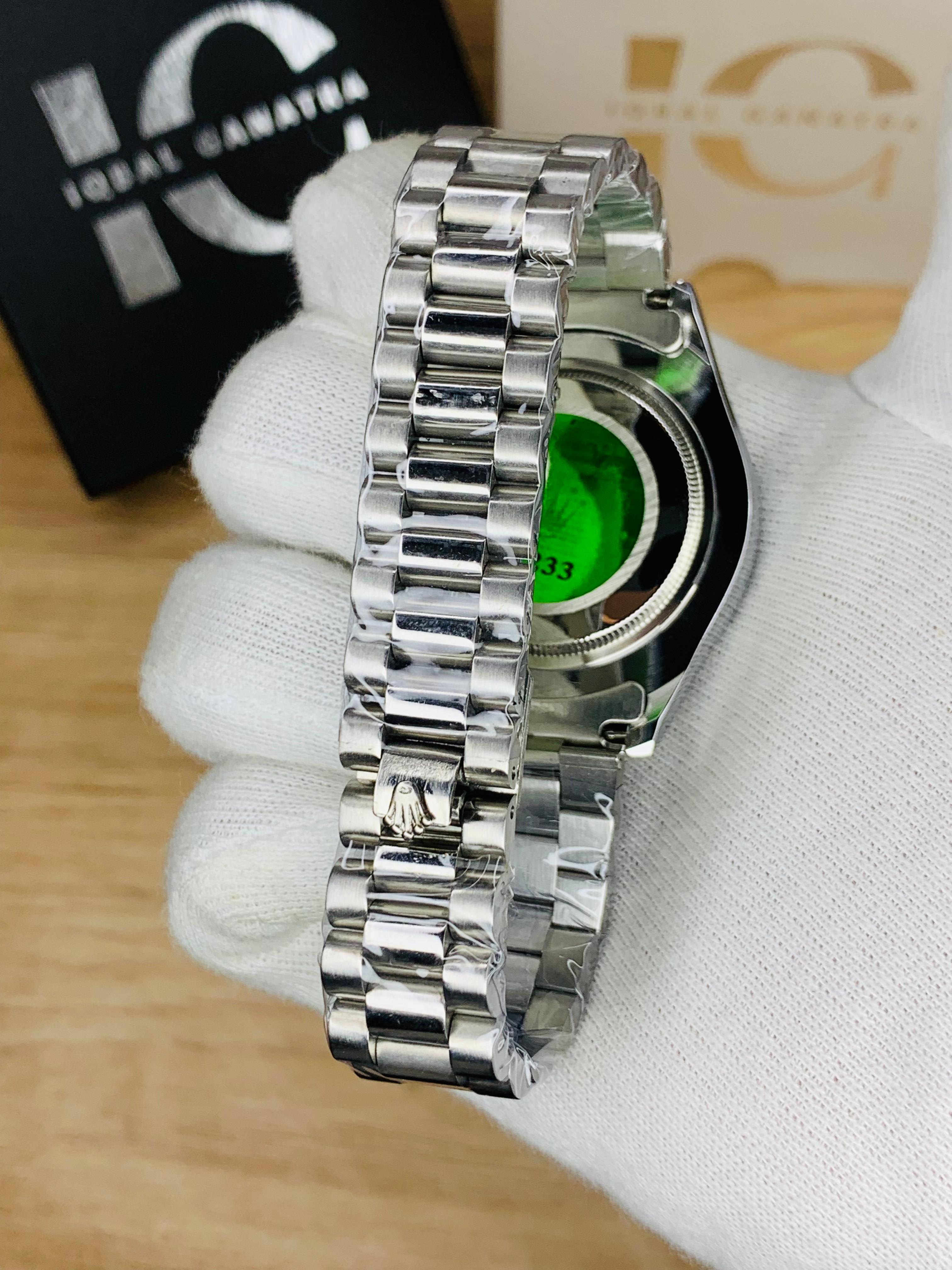 Classic Plain Case (Silver Inner Green)