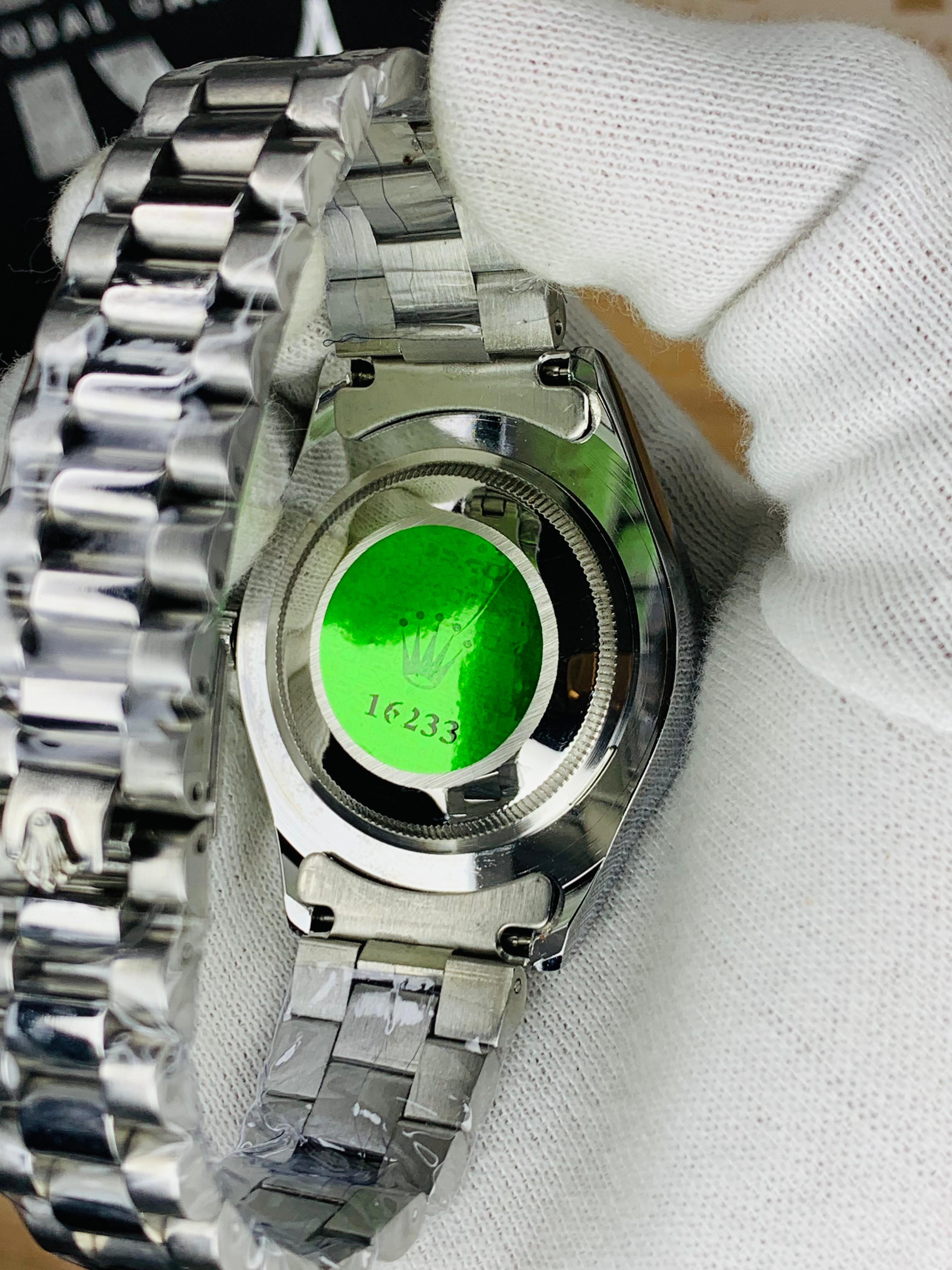 Classic Plain Case (Silver Inner Green)