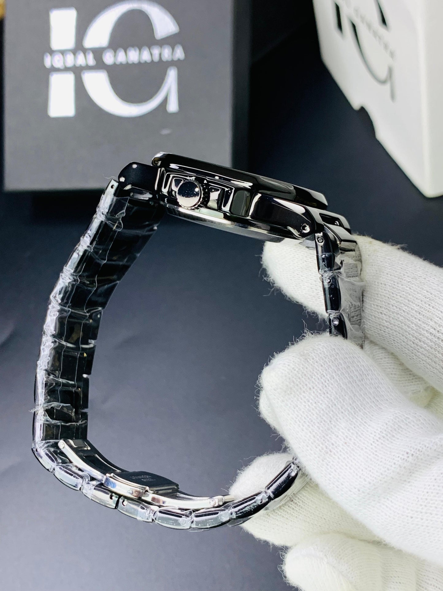 Nautilus Model | Black Grey