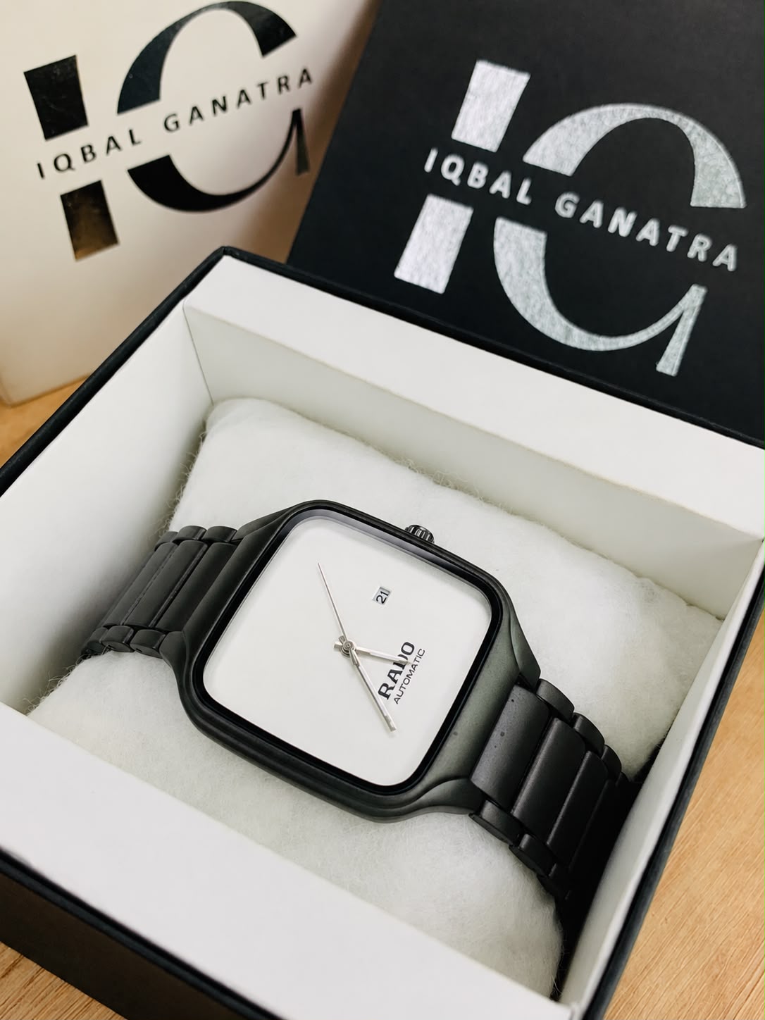 Elegance RD Model | Black White