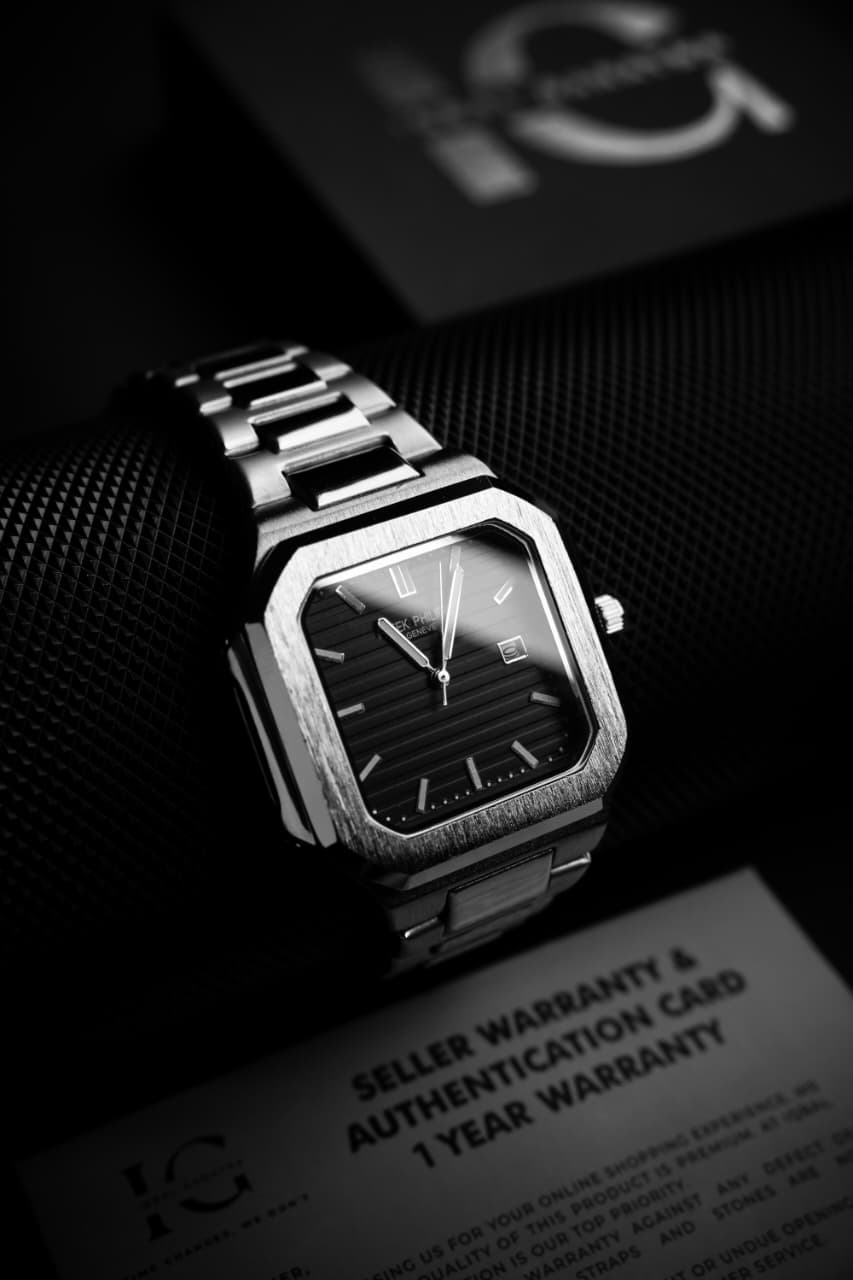 Cubic Model | Black