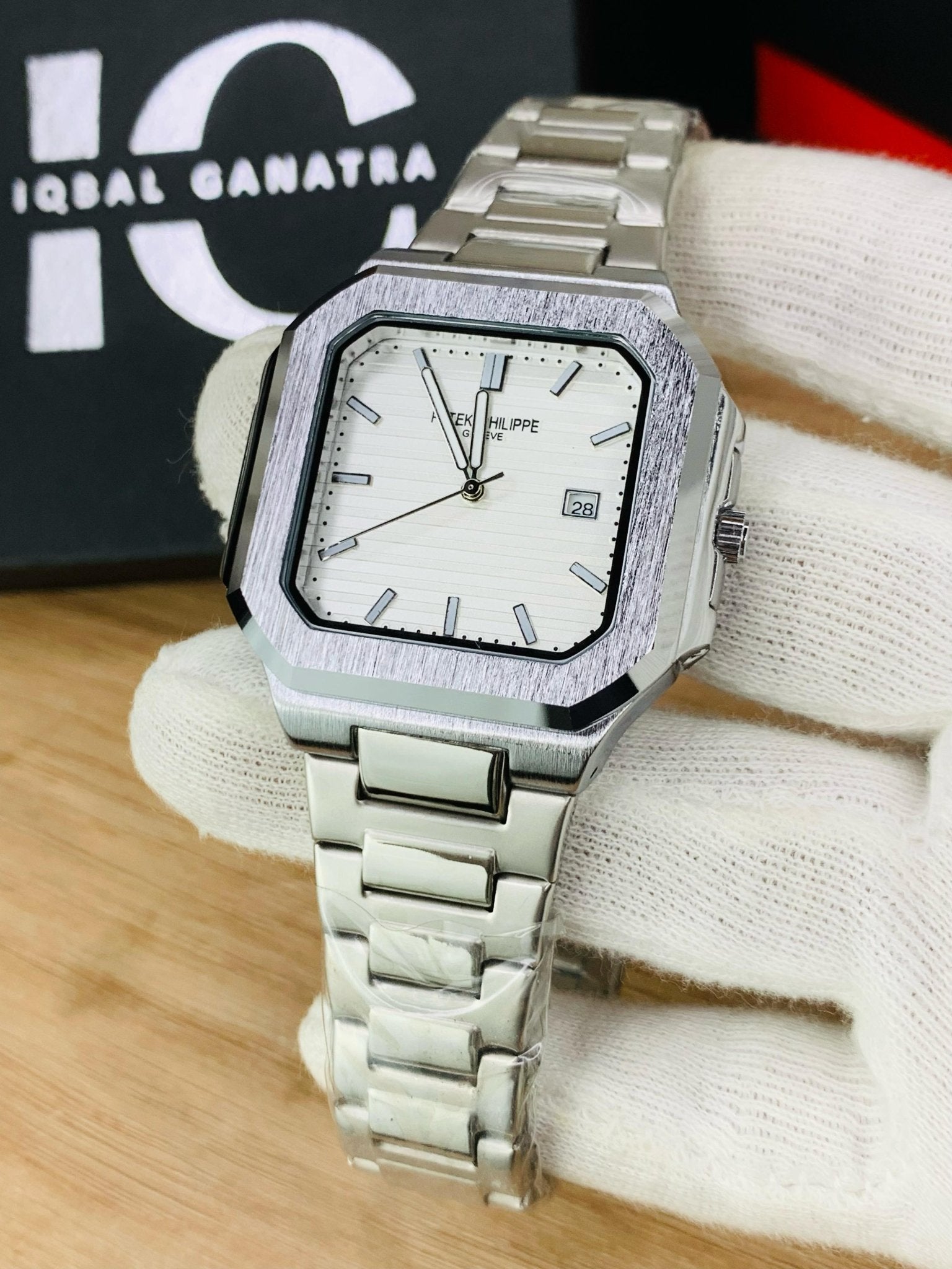 Cubic Model | White