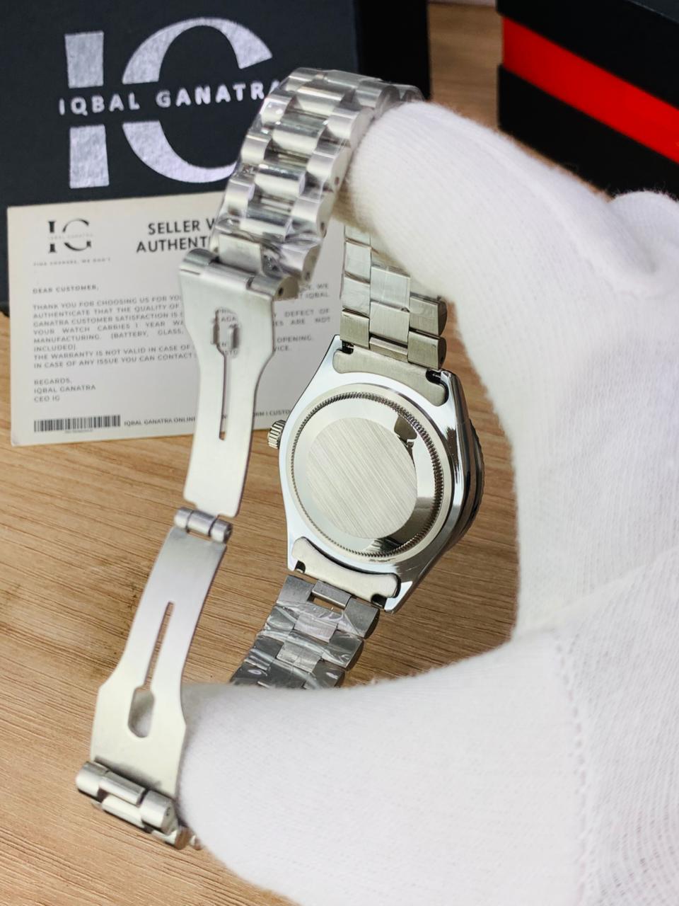 Fluted Bezel Day And Date Model (Green)