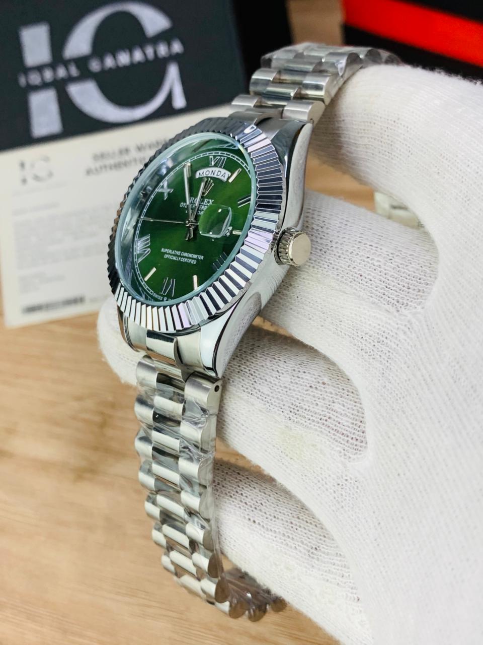 Fluted Bezel Day And Date Model (Green)