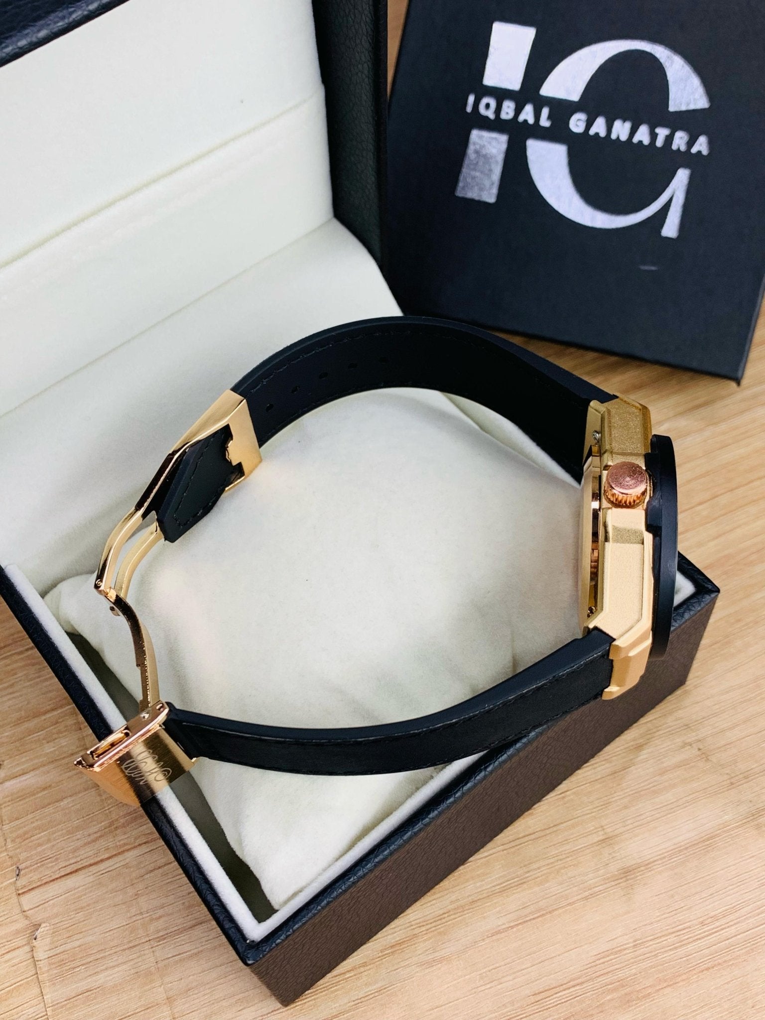 HB Branded Model (Black Strap Copper Case Inner Black)