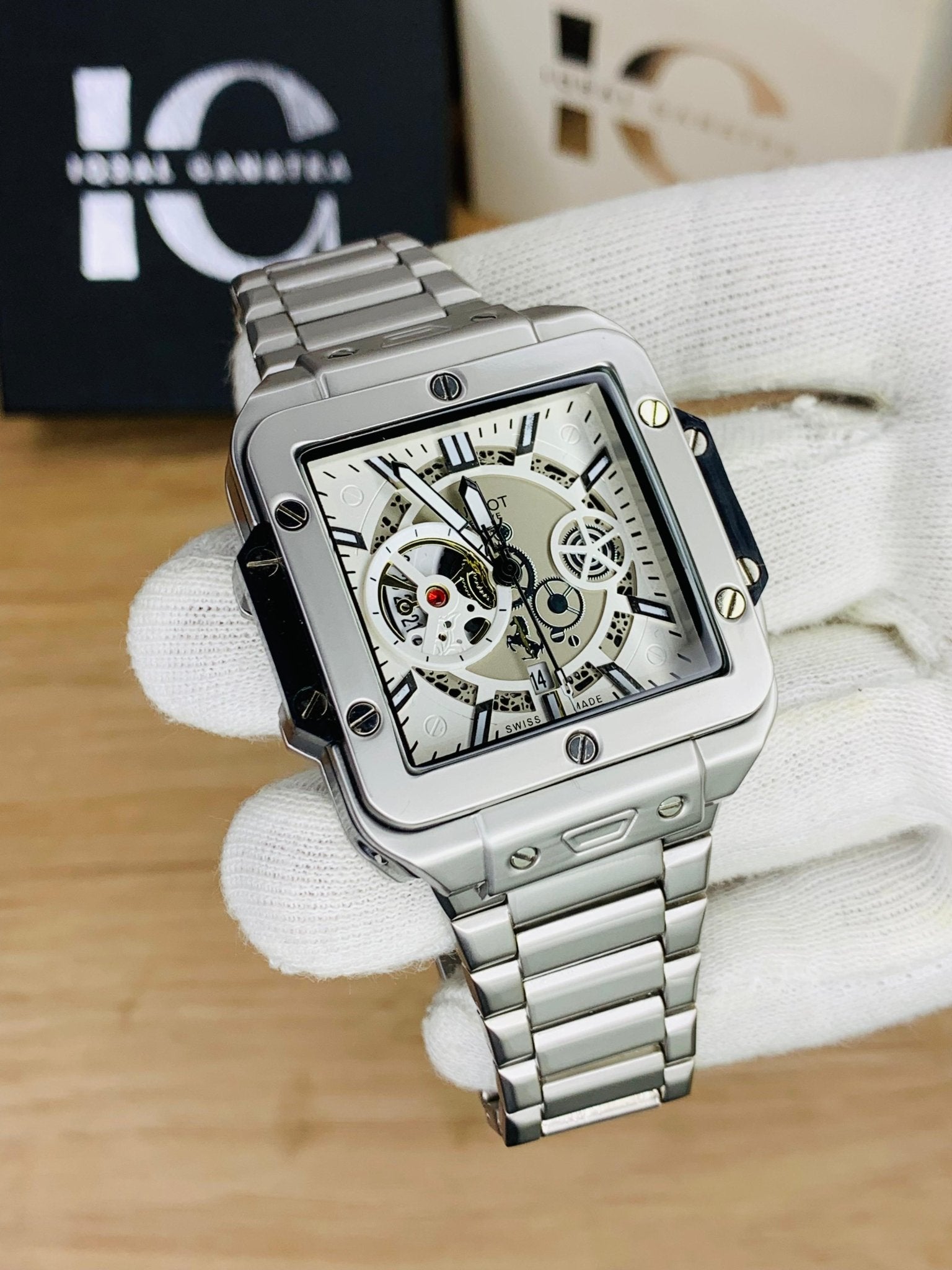 HB SQ Model | White