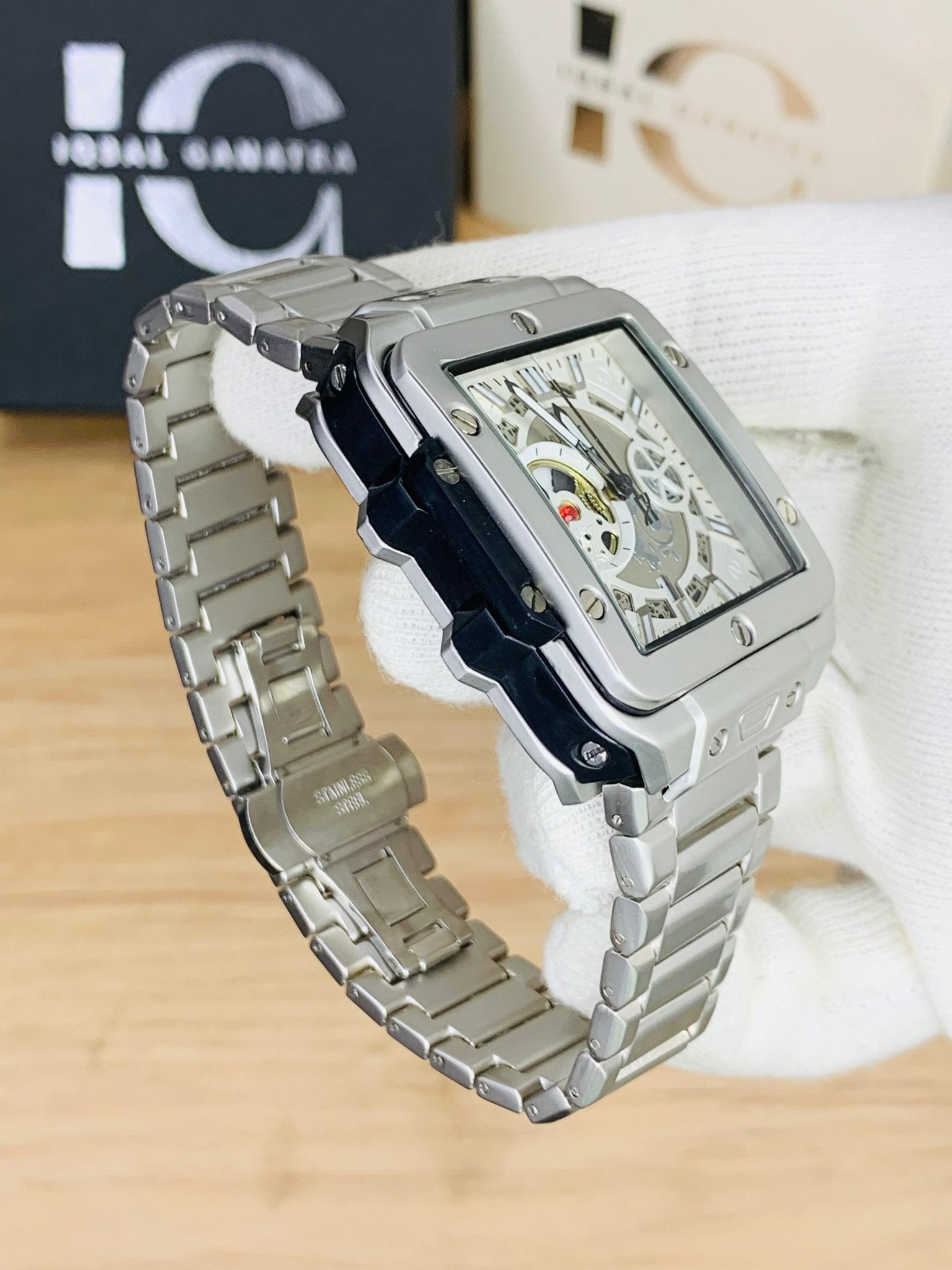 HB SQ Model | White