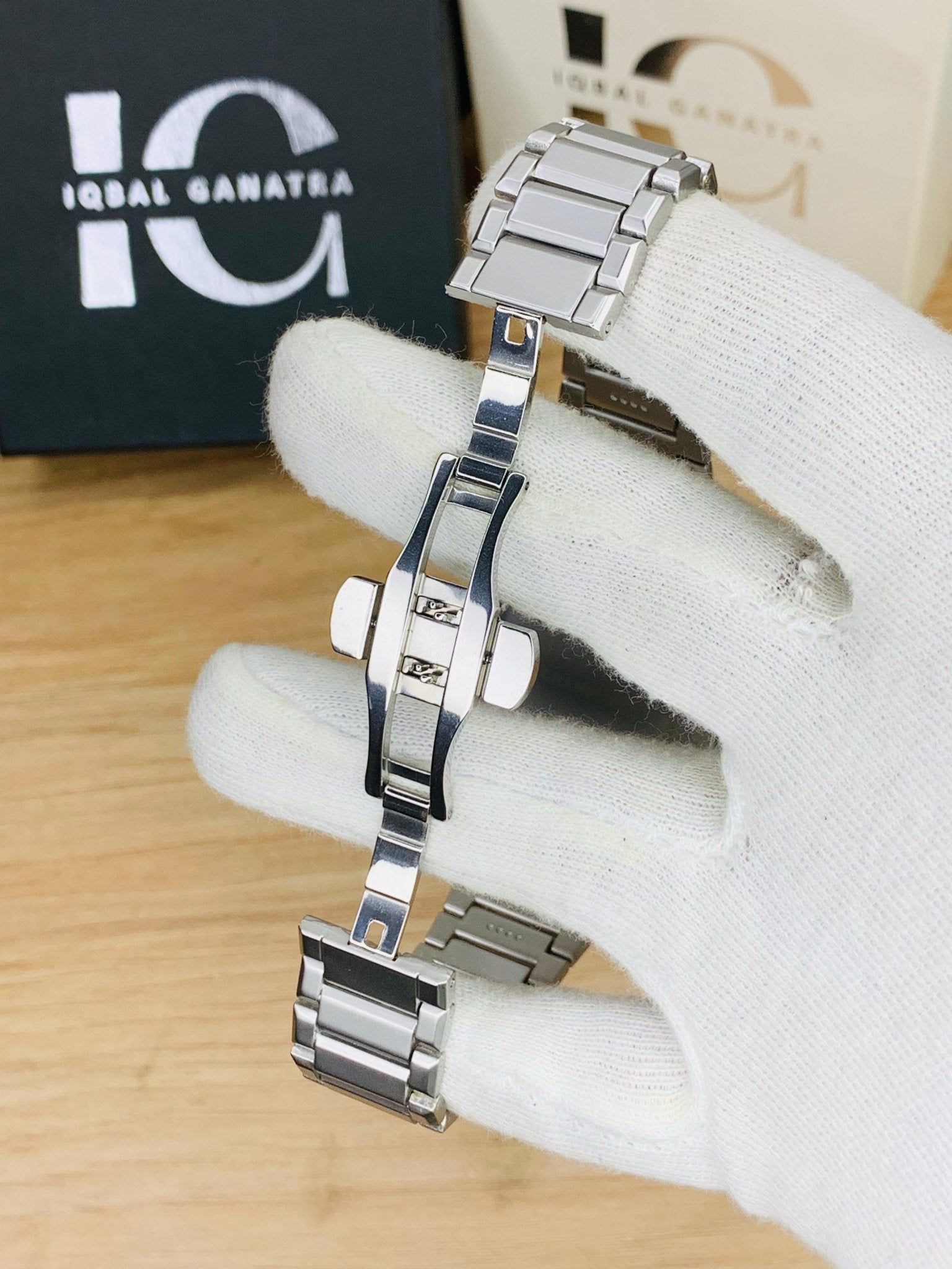 HB SQ Model | White