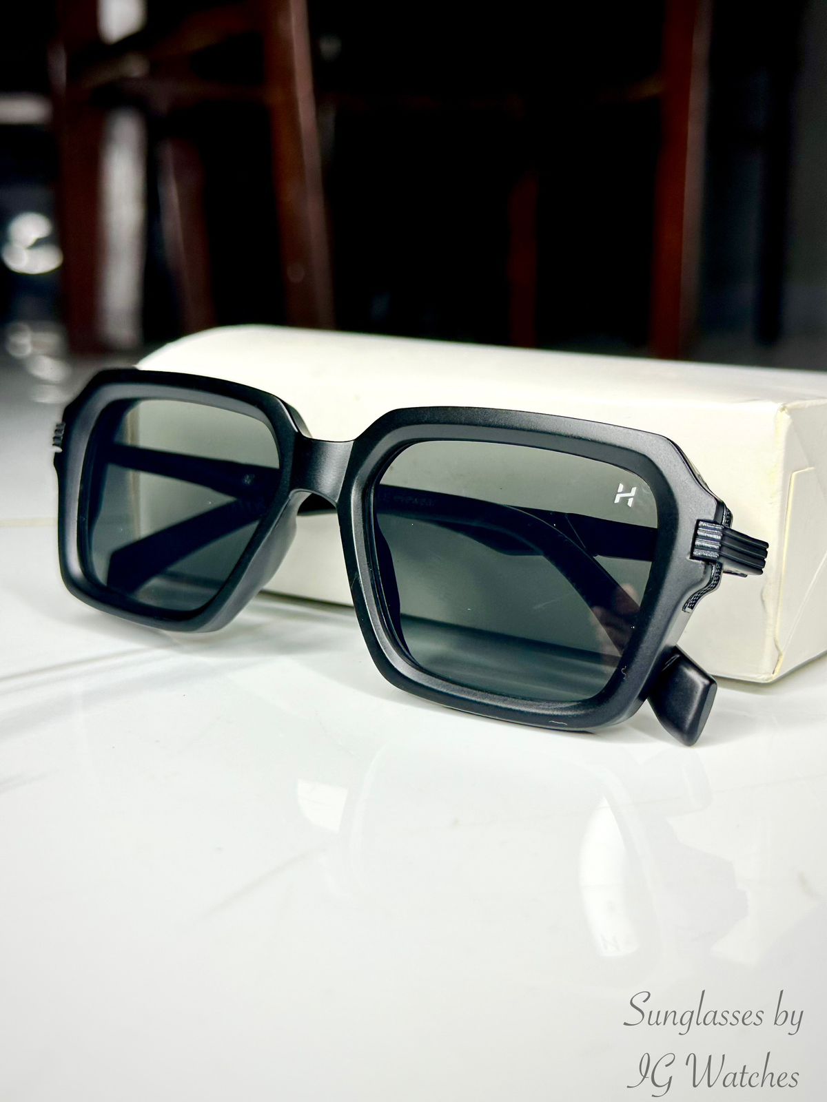 Imported JMM Rectangular 1020 03 | Black