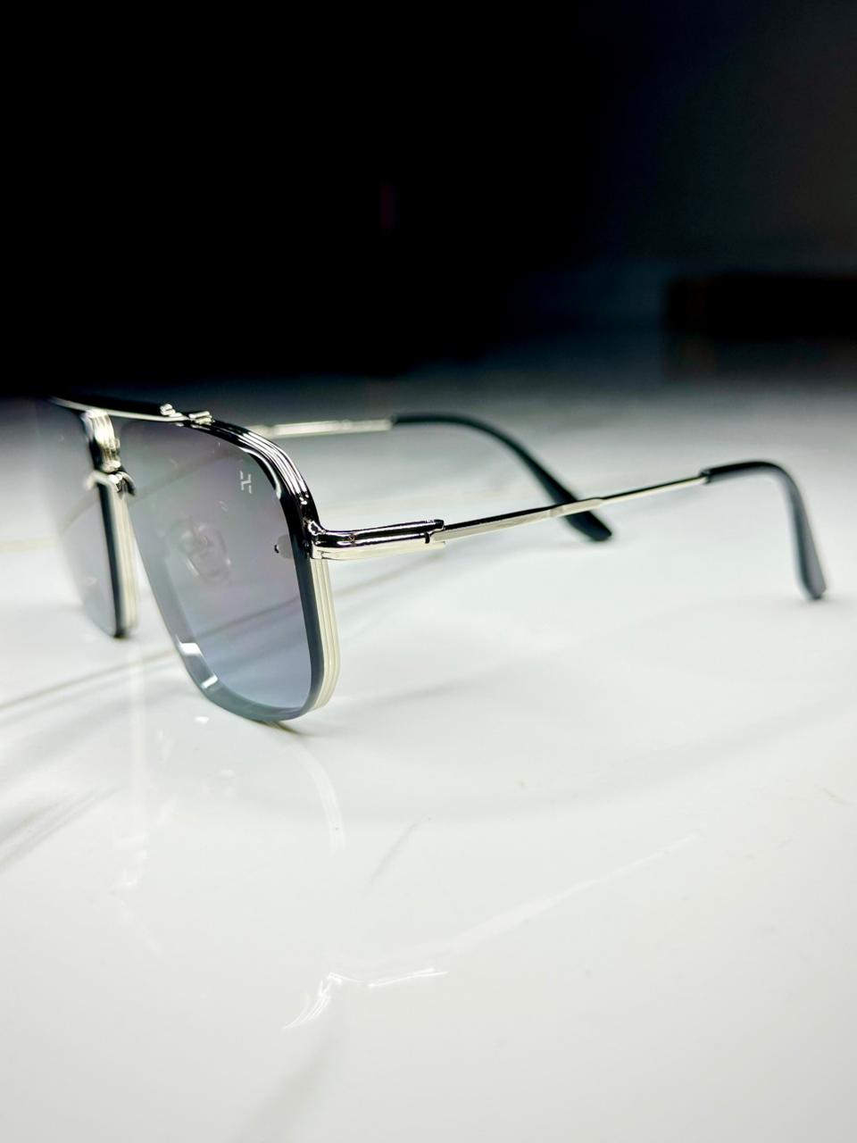 Imported Vinatage 098 01 | Gradient Black