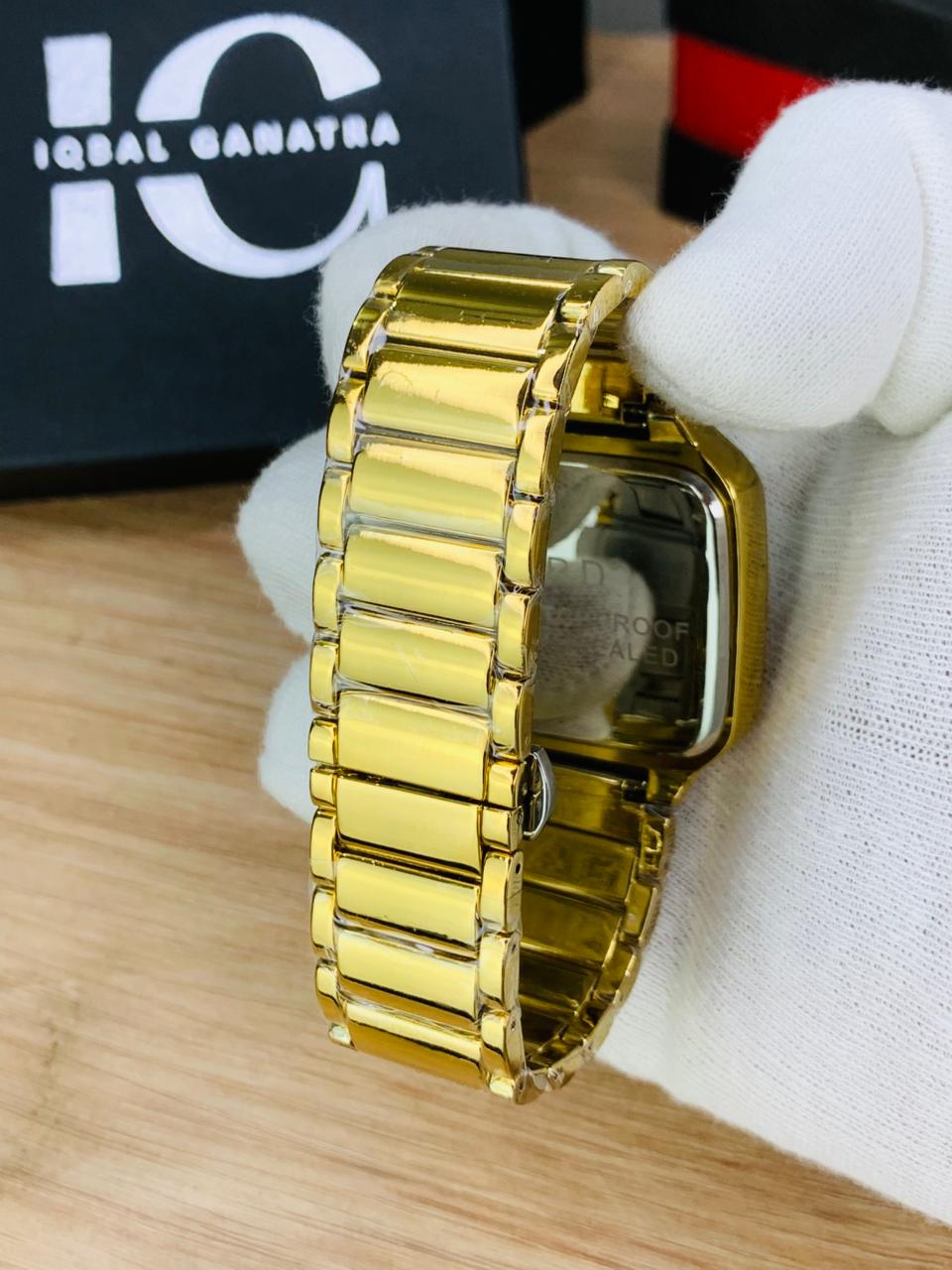 RD TV Model | Gold Black