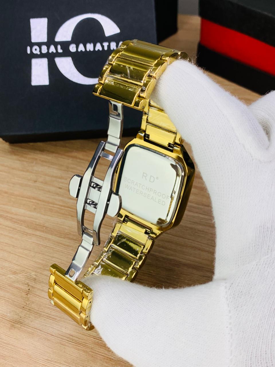RD TV Model | Gold Black